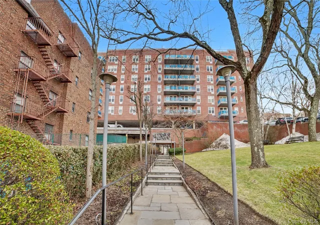 Homes for sale in Eastchester, NY | 14 Westview Ave #701, Eastchester, NY 10707 | MLS# 975448