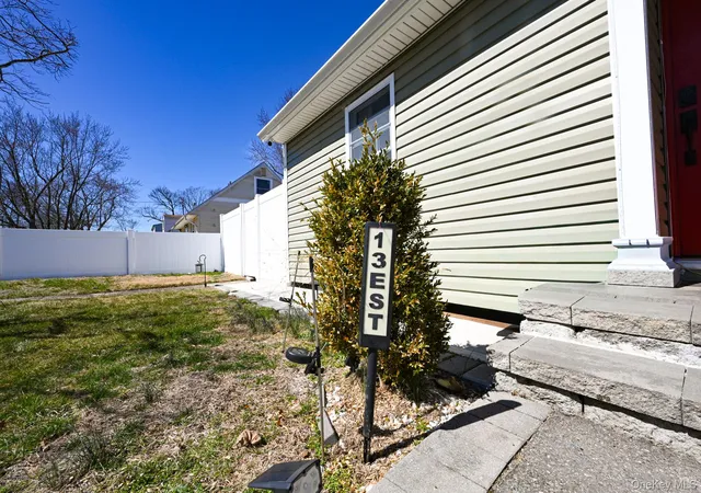 5th image of 13 E Walnut St, Islip, NY 11722 | MLS# 975516