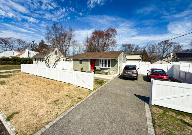1st image of 13 E Walnut St, Islip, NY 11722 | MLS# 975516
