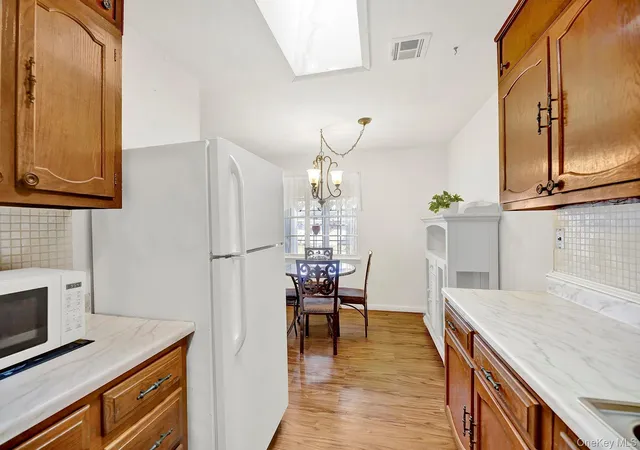 4th image of 279 Berwick Ct, Brookhaven, NY 11961