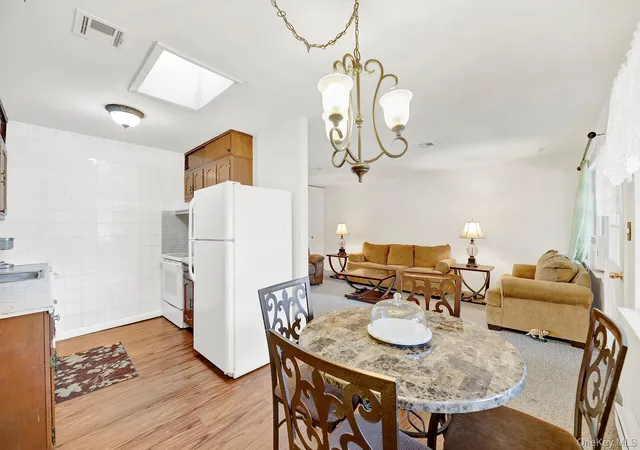 5th image of 279 Berwick Ct, Brookhaven, NY 11961
