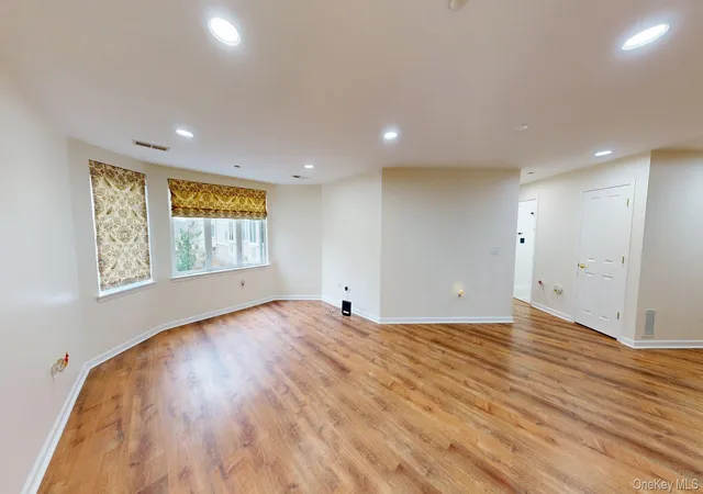 3rd image of 1109 Round Pointe Dr #1109, Haverstraw, NY 10927 | MLS# 975591