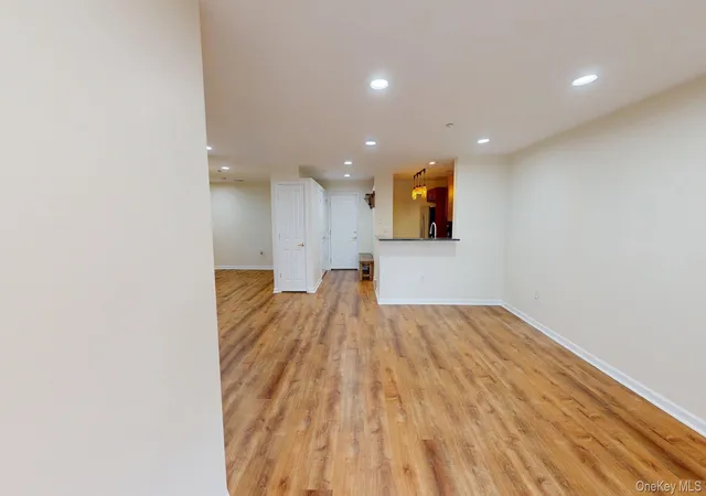 4th image of 1109 Round Pointe Dr #1109, Haverstraw, NY 10927 | MLS# 975591