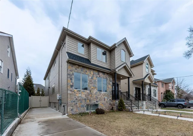 Photo 3 of Single family home for sale at 25 Sanford, New York, NY 10307 | MLS# 975618 | Listing updated on 2026-04-18
