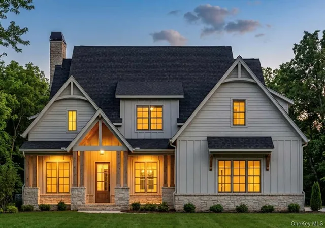 Photo 1 of Single family home for sale at 7 Bear Holw Ln, Hyde Park, NY 12538 | MLS# 975654 | Listing updated on 2026-04-17