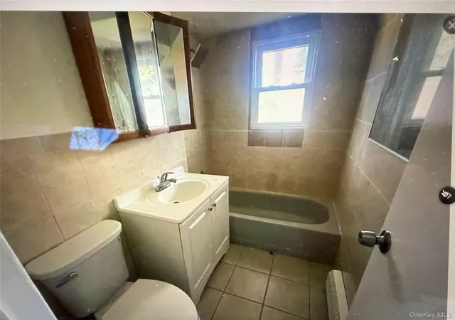 3rd image of 5A Hemlock Dr, Islip, NY 11751