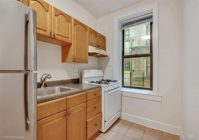 5th image of 43-33 46Th St, New York, NY 11104
