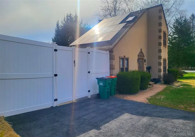 3rd image of 98 Sutton Park Rd, Poughkeepsie (town), NY 12603 | MLS# 975810