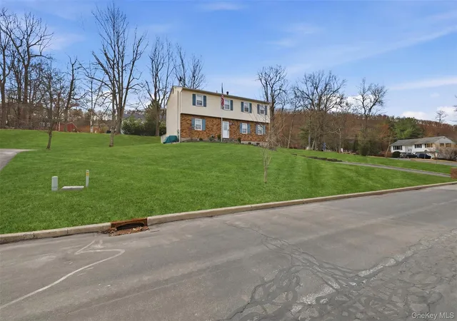 4th image of 62 Woodland Rd, Woodbury, NY 10930 | MLS# 975825