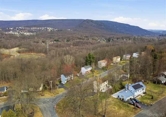 50th image of 62 Woodland Rd, Woodbury, NY 10930 | MLS# 975825