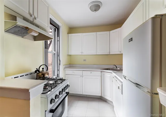 5th image of 525 W 236Th St #2D, Bronx, NY 10463 | MLS# 975946