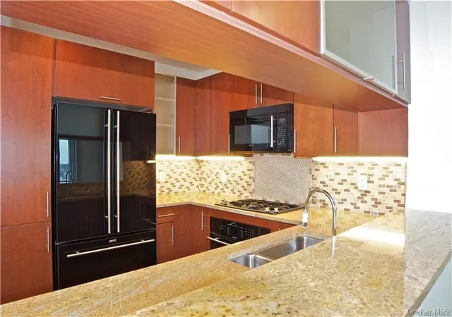 3rd image of 175 Huguenot St #2207, New Rochelle, NY 10801 | MLS# 975948