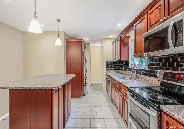 5th image of 15 Carr Ln, Medford, NY 11763 | MLS# 976013