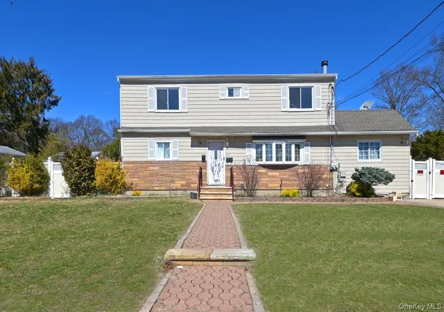 1st image of 313 Warren St, West Babylon, NY 11704 | MLS# 976081