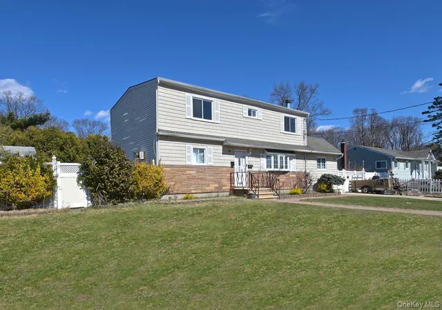 2nd image of 313 Warren St, West Babylon, NY 11704 | MLS# 976081