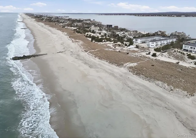 3rd image of 281 Dune Rd, Southampton, NY 11968