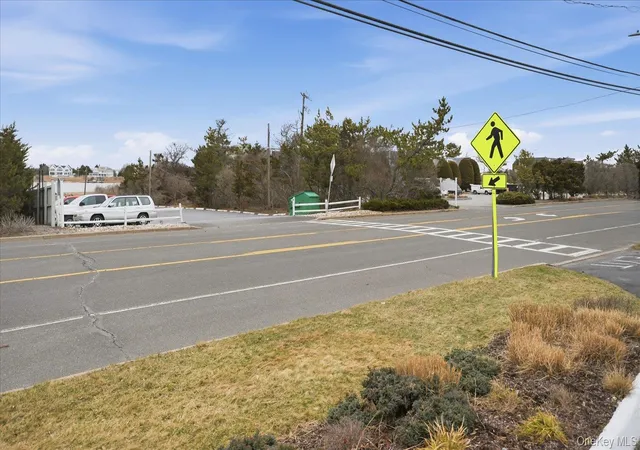 2nd image of 281 Dune Rd, Southampton, NY 11978