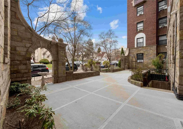 3rd image of 77-16 Austin St #4L, Forest Hills, NY 11375 | MLS# 976089