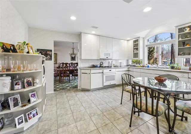 Photo 3 of Sale Pending at 2 Barbara Ln, Ramapo, NY 10952 | MLS# 976152 | Listing updated on 2026-08-31