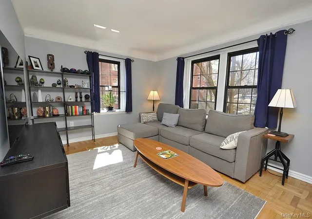 Homes for sale in Eastchester, NY | 196 Garth Rd #1G, Eastchester, NY 10583 | MLS# 976184