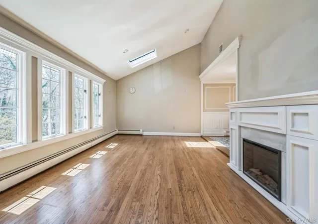 Photo 2 of Sale Pending at 3 Glen Way, Huntington, NY 11724 | MLS# 976192 | Listing updated on 2026-07-07