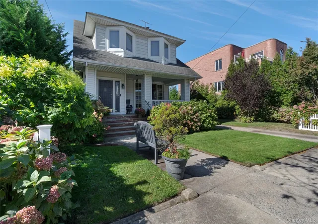 3rd image of 329 Beach 146Th St, Rockaway Park, NY 11694 | MLS# 976234