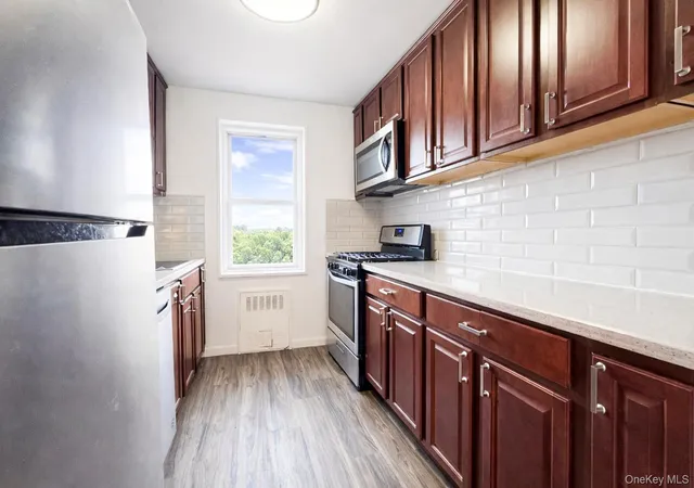 Photo 4 of Sale Pending at 11 Balint Dr #648, Yonkers, NY 10710 | MLS# 976235 | Listing updated on 2026-09-19