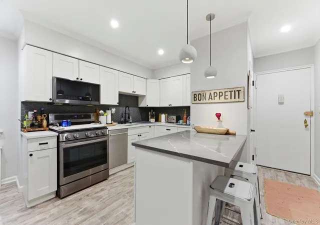 2nd image of 2 Bryant Crescent #1N, White Plains, NY 10605 | MLS# 976312