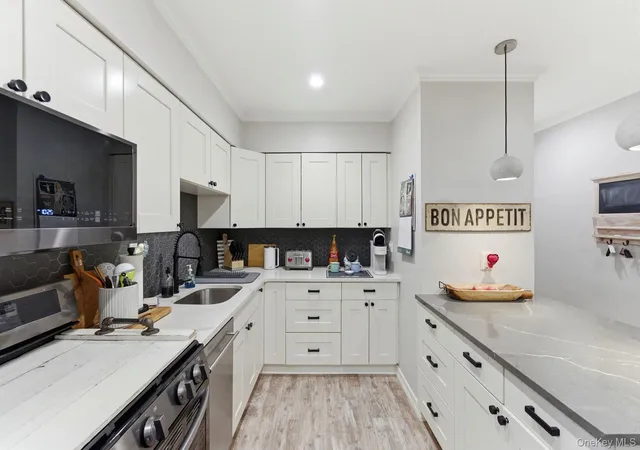 4th image of 2 Bryant Crescent, White Plains, NY 10605