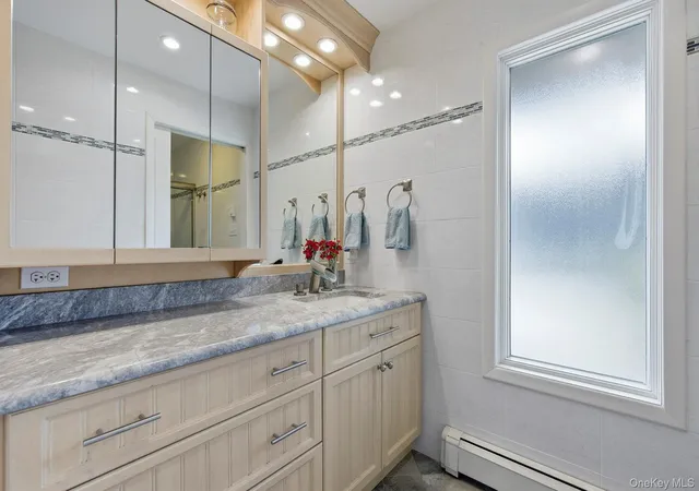 Listing Photo 5 - Condo for sale in building located at 13 Winthrop Rd, Shelter Island, NY 11964 - Unit #24