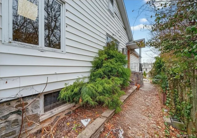 Homes for sale in Rye, NY | 560 Locust Ave, Rye, NY 10573 | MLS# 976335
