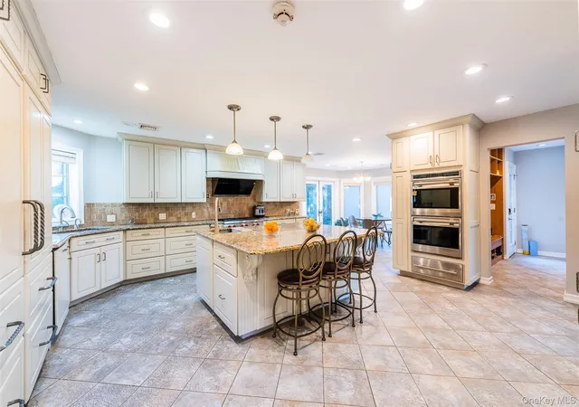 Photo 4 of Single family home for sale at 18 Robin Way, North Hempstead, NY 11021 | MLS# 976382 | Listing updated on 2026-06-07