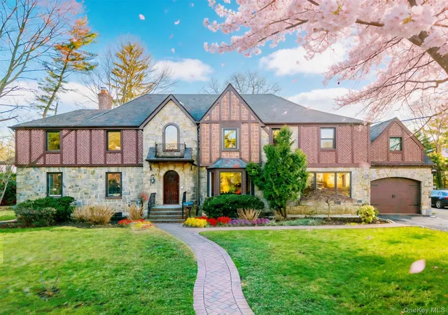 Photo 1 of Mansion for sale at 18 Robin Way, North Hempstead, NY 11021 | MLS# 976382 | Listing updated on 2026-06-07