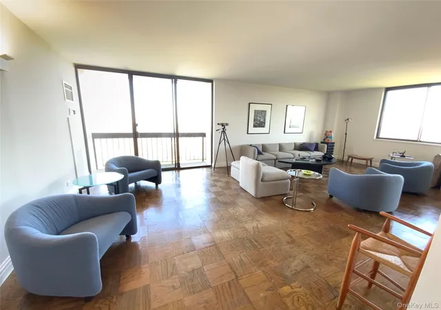 5th image of 27110 Grand Central Pkwy, New York, NY 11550