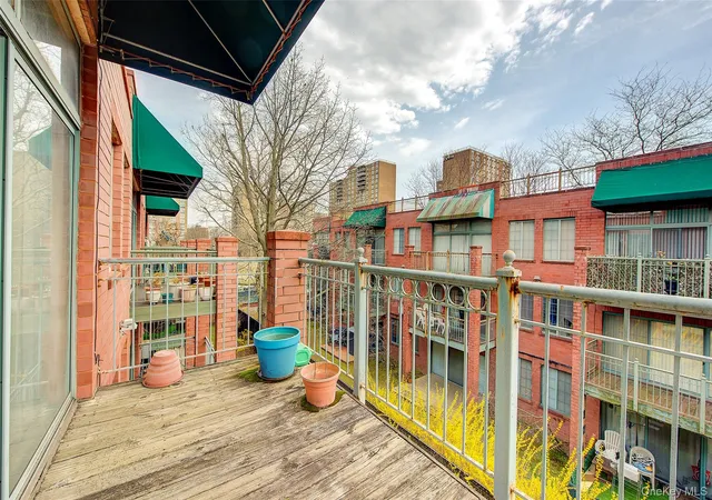 2nd image of 588 Louisiana Ave, New York, NY 11239