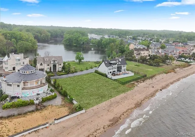 1st image of 140 Nicolosi Dr, Staten Island, NY 10312 | MLS# 976492