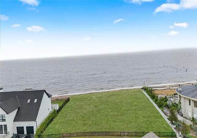 2nd image of 140 Nicolosi Dr, Staten Island, NY 10312 | MLS# 976492