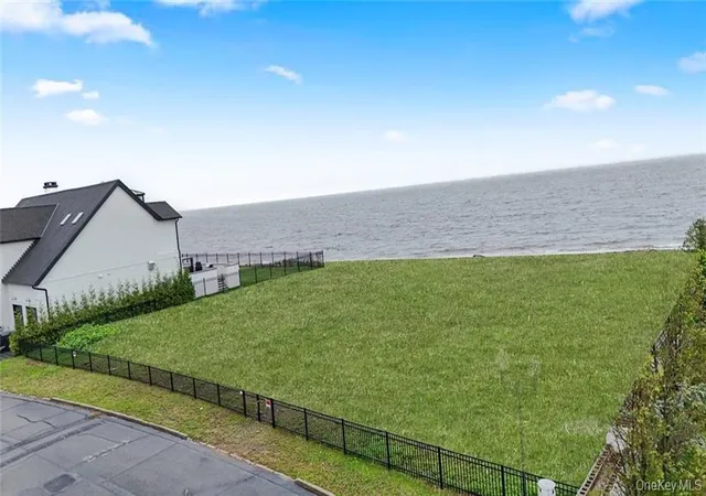 4th image of 140 Nicolosi Dr, Staten Island, NY 10312 | MLS# 976492