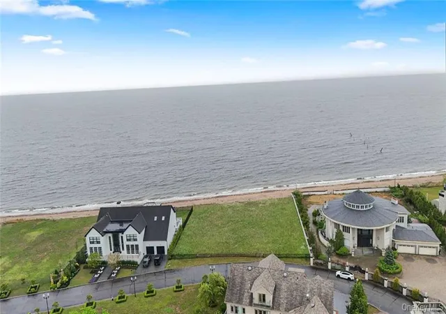 5th image of 140 Nicolosi Dr, Staten Island, NY 10312 | MLS# 976492
