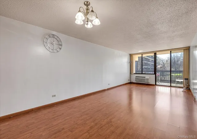 3rd image of 15038 Union Turnpike #2H, New York, NY 11367 | MLS# 976517