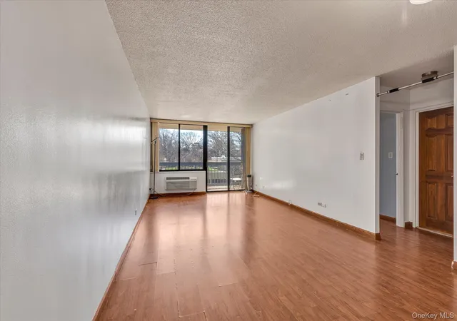 4th image of 15038 Union Turnpike #2H, New York, NY 11367 | MLS# 976517