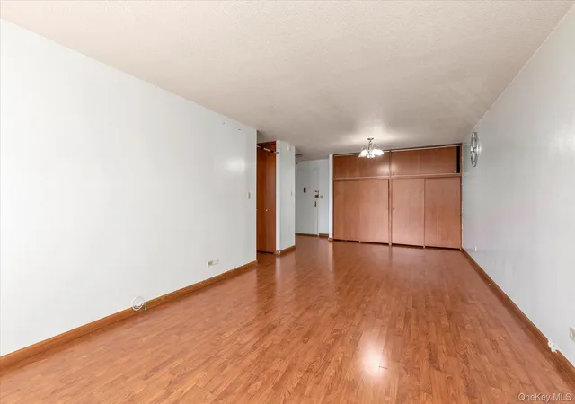 5th image of 15038 Union Turnpike #2H, New York, NY 11367 | MLS# 976517