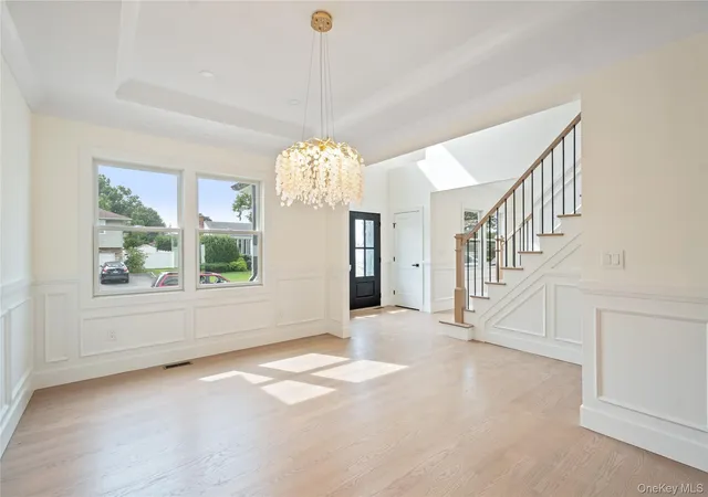 Photo 2 of Single family home for sale at 5 Steuben Dr, Oyster Bay, NY 11753 | MLS# 976535 | Listing updated on 2026-09-02
