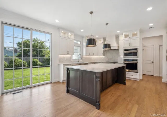 Photo 3 of Single family home for sale at 5 Steuben Dr, Oyster Bay, NY 11753 | MLS# 976535 | Listing updated on 2026-09-02