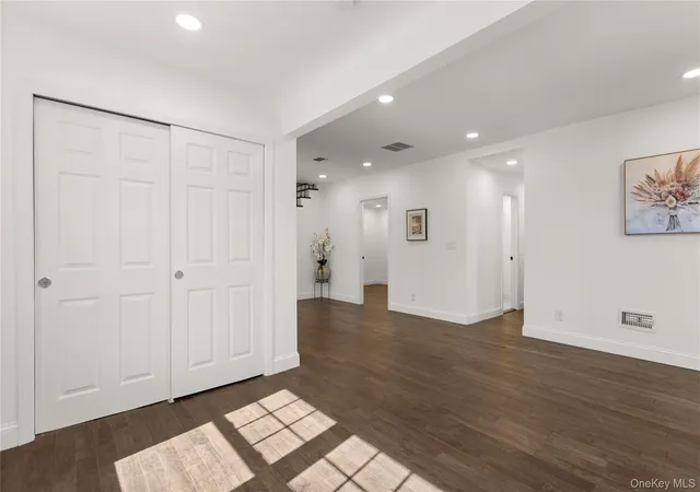 2nd image of 184 Dallas St, Lindenhurst, NY 11757 | MLS# 976613