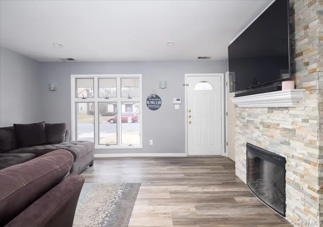 Photo 3 of Sale Pending at 843 Greenbelt Pkwy W, Holbrook, NY 11741 | MLS# 976630 | Listing updated on 2026-09-19