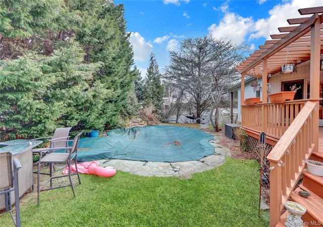 40th image of 91 Laurel Dr, Massapequa Park, NY 11762 | MLS# 976646