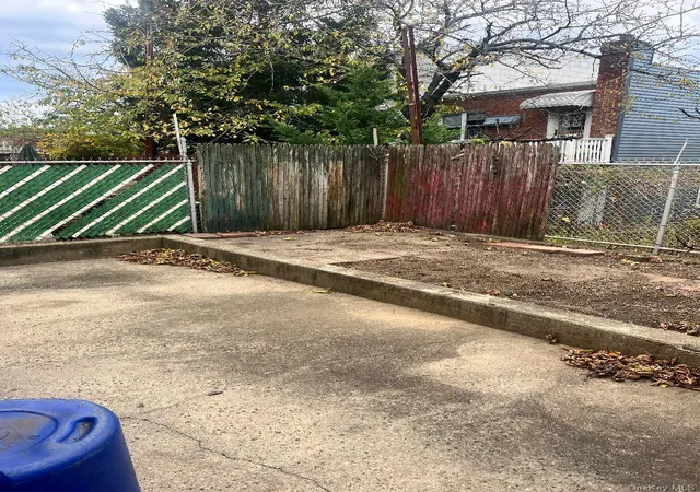 Photo 4 of Sale Pending at 23-84 33rd, New York, NY 11105 | MLS# 976670 | Listing updated on 2026-05-18