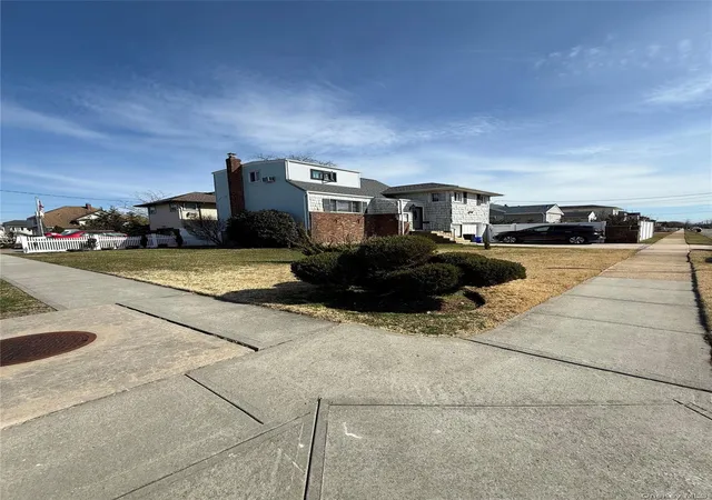 Photo 2 of Single family home for sale at 433 Miller Ave, Hempstead, NY 11520 | MLS# 976686 | Listing updated on 2026-03-26