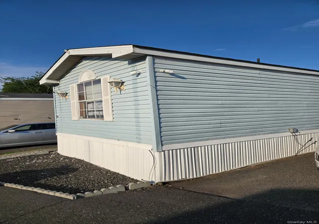 Photo 2 of Manufactured home for sale at 2701 Goethals Rd N #H4, New York, NY 10303 | MLS# 976763 | Listing updated on 2026-07-28
